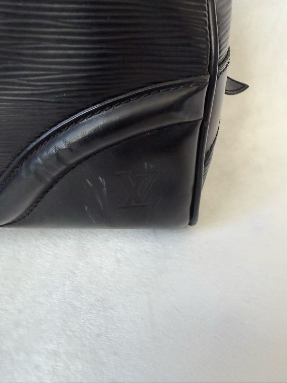 Louis Vuitton Montaigne GM Vintage Bag in Epi Leather - Picture 2 of 16